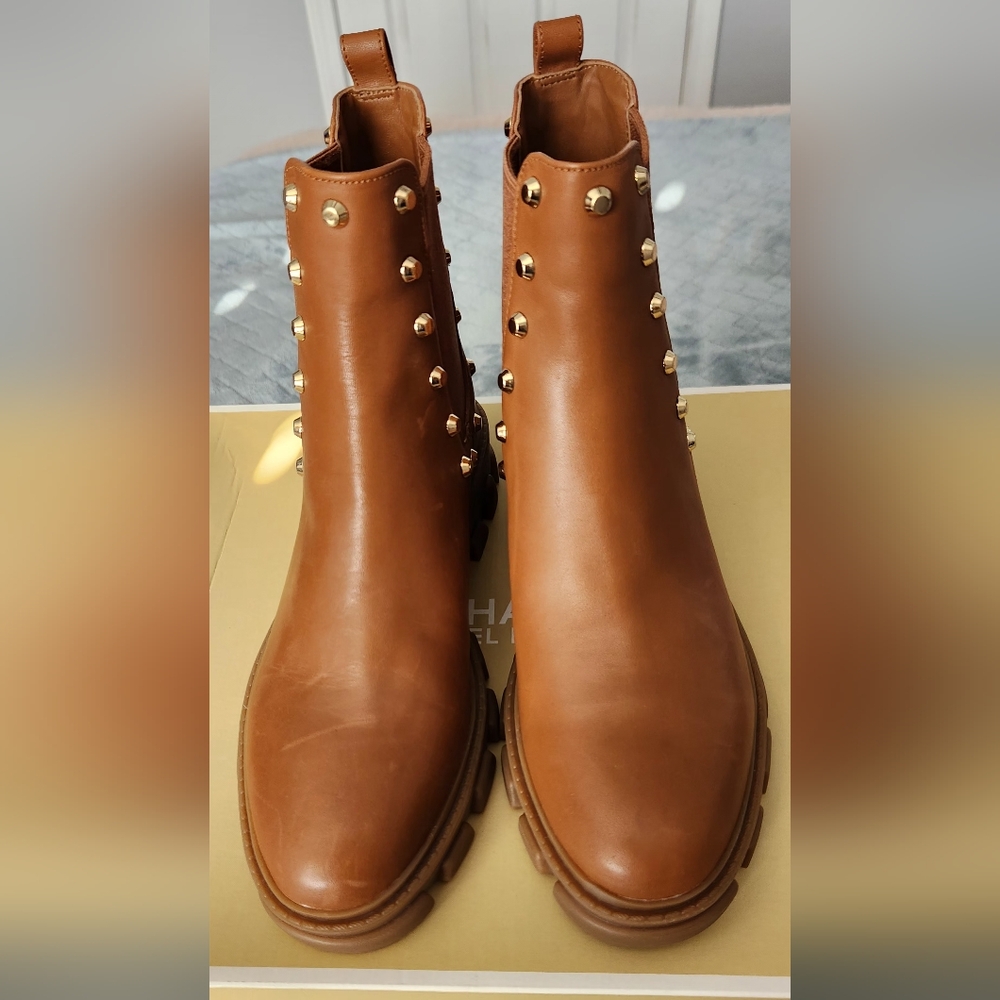 NWOT Michael Kors Leather Ridley Booties. Size 5. - Picture 3 of 14